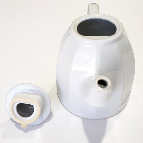 Chantal 24oz 3-Cup White Ceramic Teapot with Lid, Like New Condition - Picture 2 of 5
